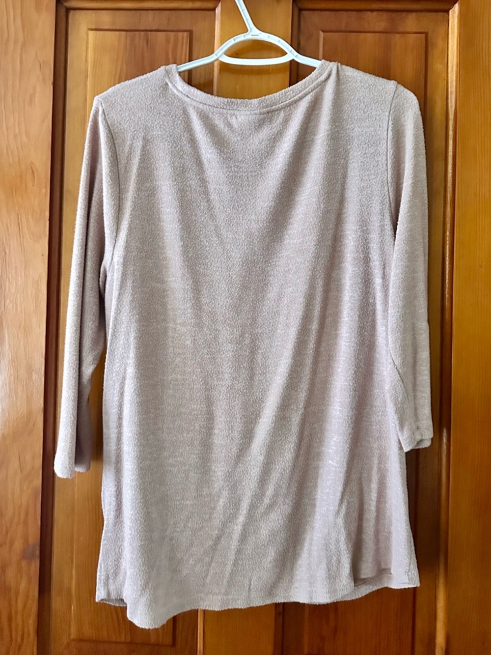 bobeau Twist-Front 3/4 Sleeve Tee in Light Taupe - Picture 2 of 6